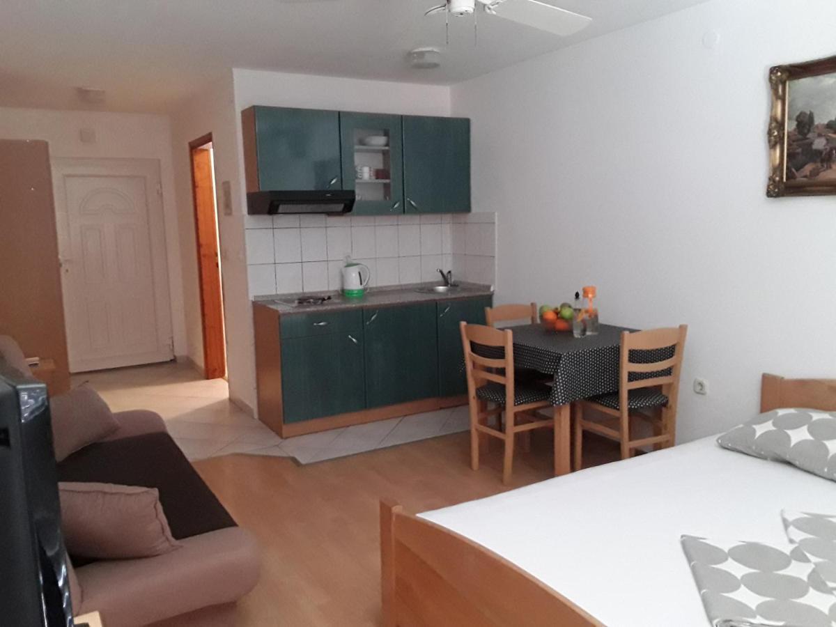 Zaton Apartmani M. Ilesh Buitenkant foto