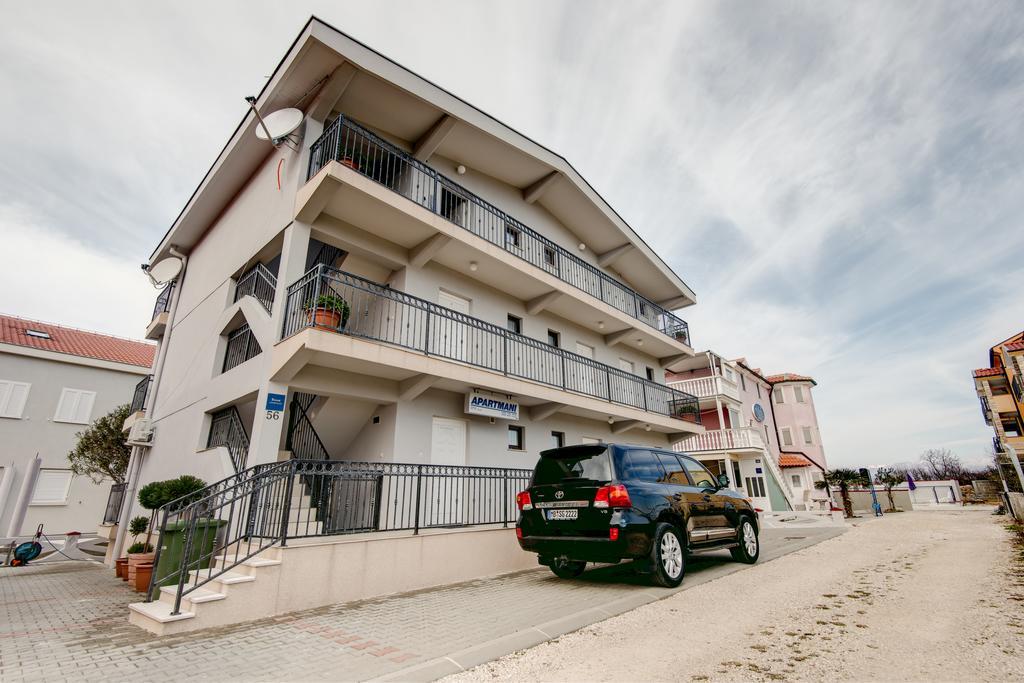 Zaton Apartmani M. Ilesh Buitenkant foto